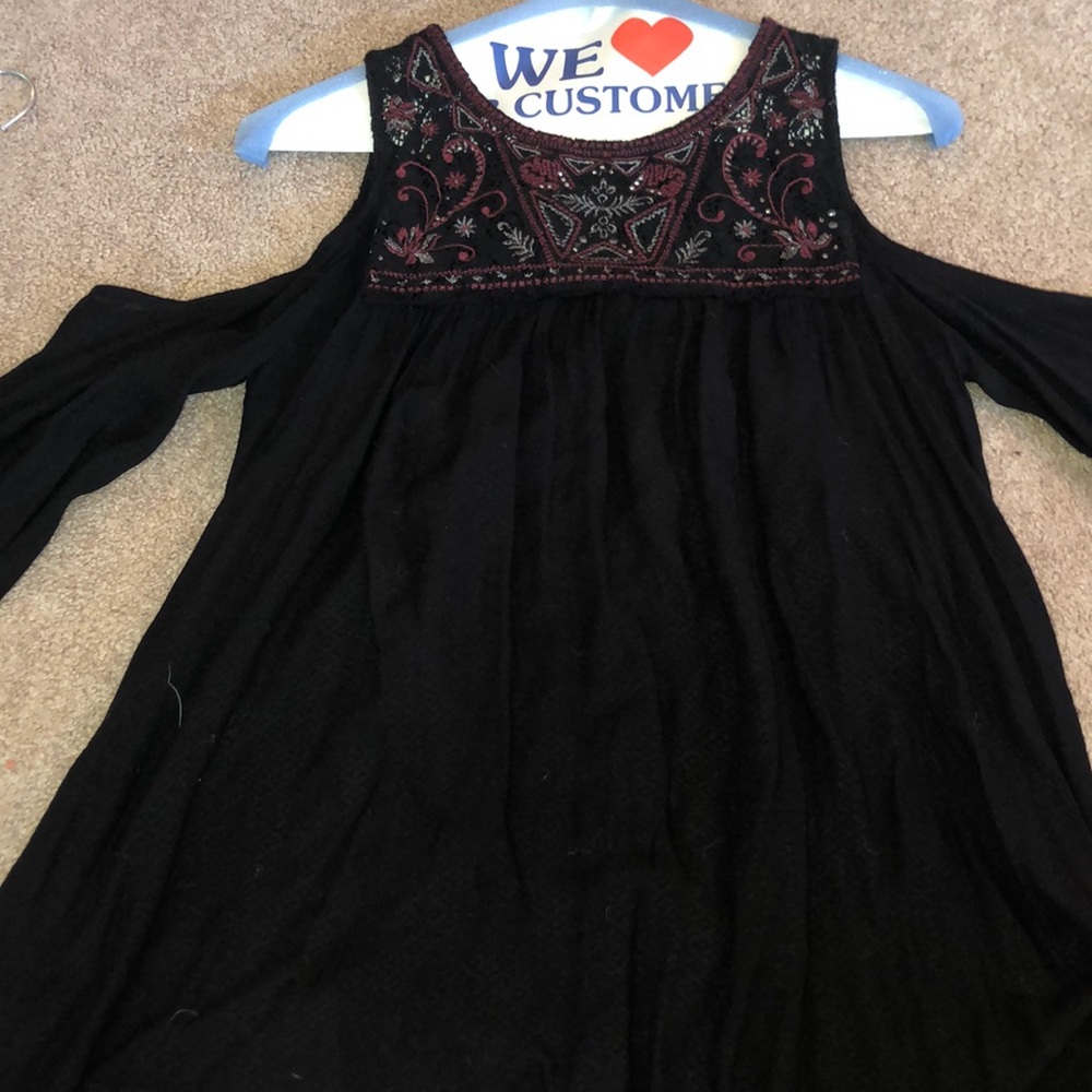 Open shoulder shirt